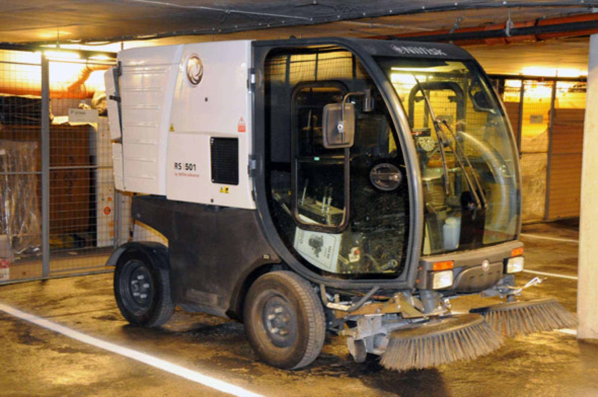 En av maskinene UVR benytter til inne og uteareal.