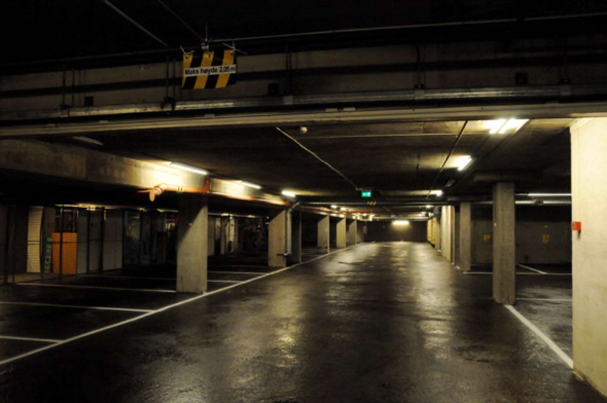 Vi anbefaler at det påføres et lag med epoxy-sealer hvert 5. år.